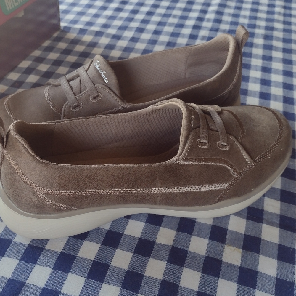 Skechers Womens Microburst 2.0 Best Ever Sneaker Size 7.5 wide